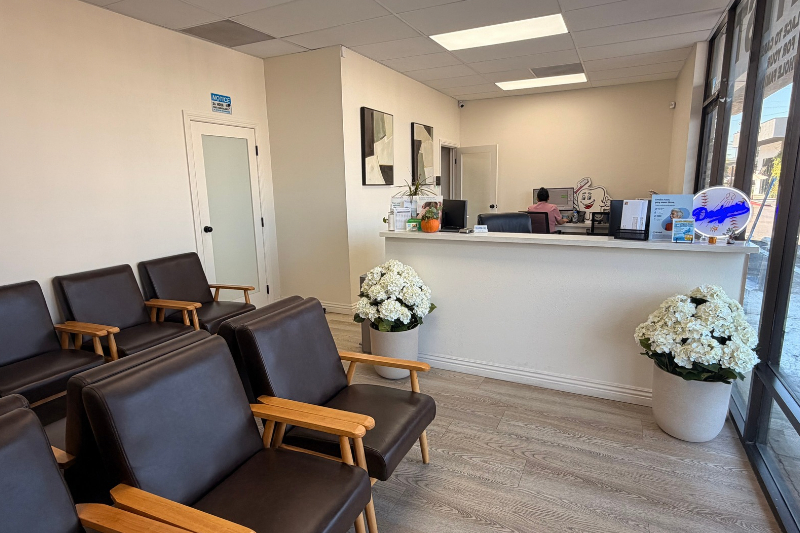 Dentist in Paramount